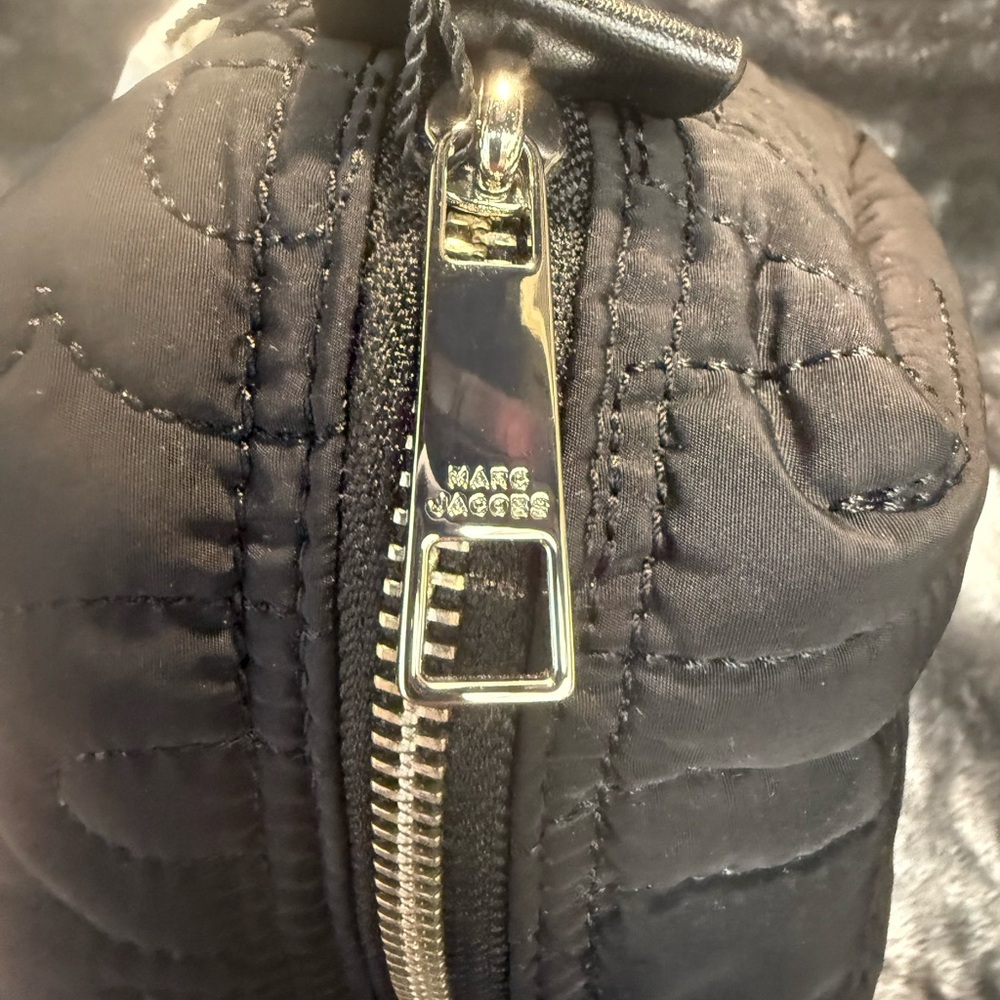 Marc Jacobs Black Quilted Cosmetic Bag - Picture 9 of 9